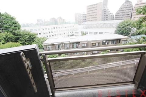 バルコニ