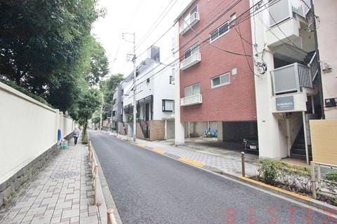 上野公園徒歩4分