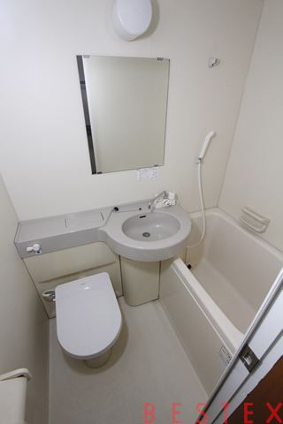フラット本郷 104