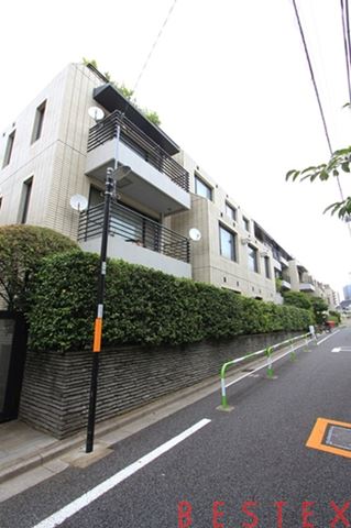 パレロワイヤル本駒込曙町　1階