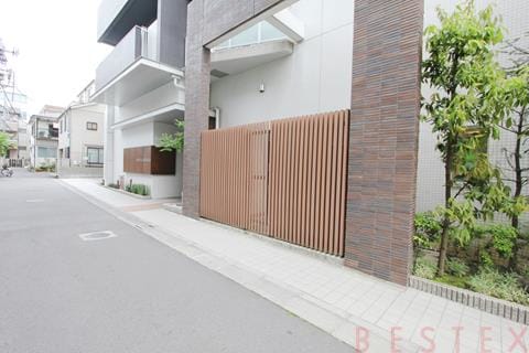 クレヴィア本郷 8階
