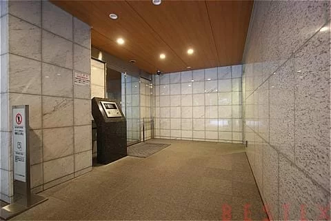 ザ・パークハウス湯島龍岡町 1階