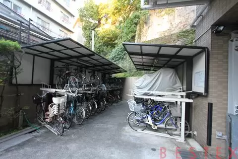 シャリエ本郷菊坂 4階