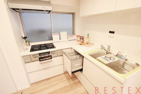 ロイヤルハイツ都 2階