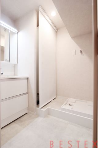 ライオンズマンション池之端 2階