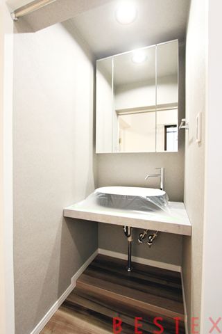 ワコー千石マンション 2階