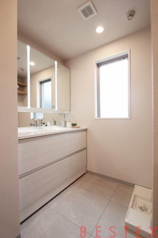 ダイナシティ文京根津 4階