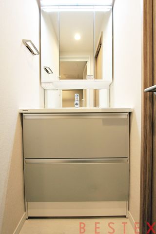 湯島武蔵野マンション 2階