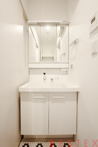 ラシーネ天神下 601