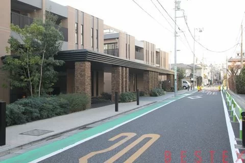 インペリアルガーデン 2階