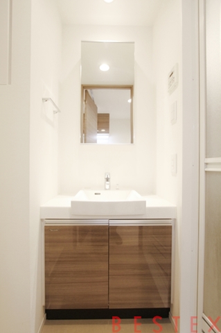 Brisa本郷真砂 203