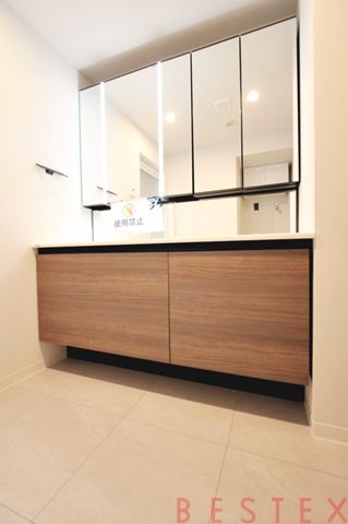 プレステージ千駄木 1階