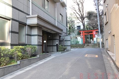 シャリエ本郷 5階