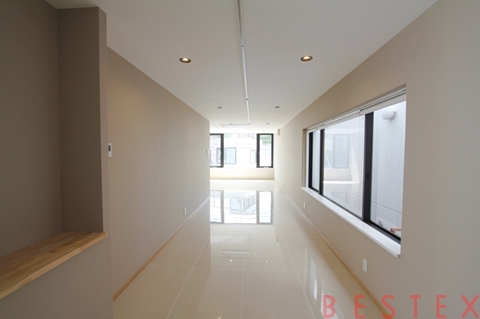 ＳＵＮ　ＨＯＵＳＥ　301